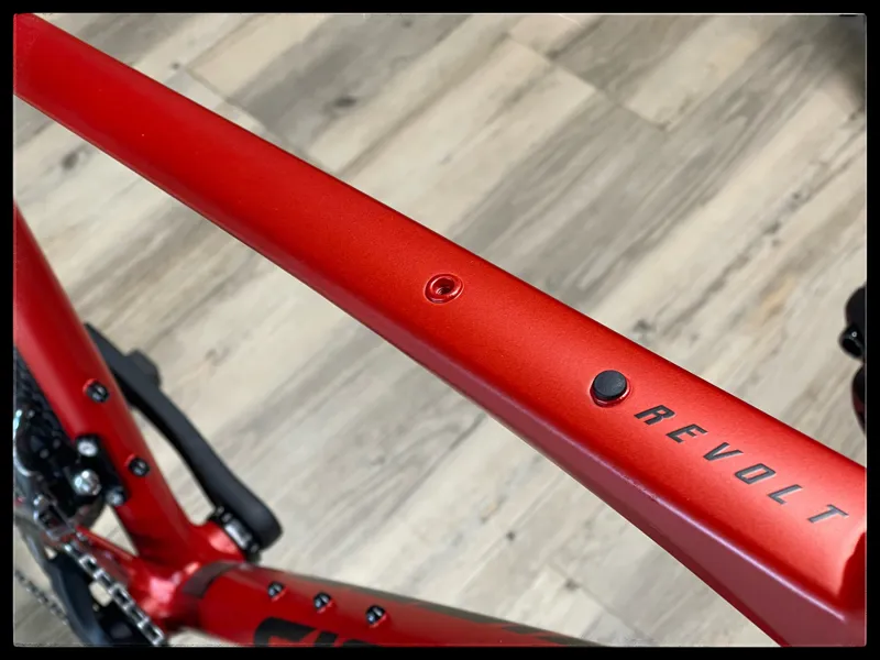 Giant Revolt 1 Large Grenadine 2022-2